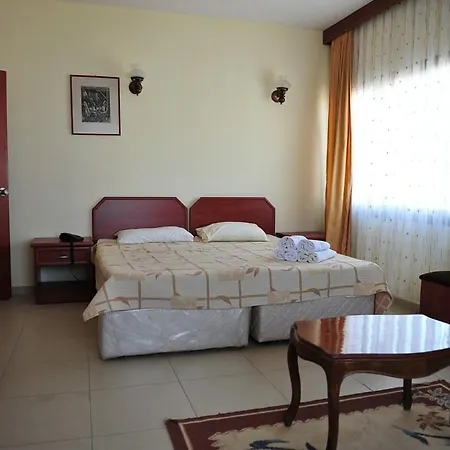 Kasgar Court Hotell Ayvaryara