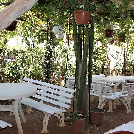 Kasgar Court Otel