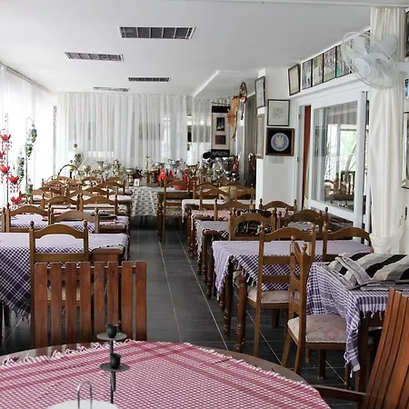 Kasgar Court Otel