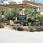Hotel Kasgar Court