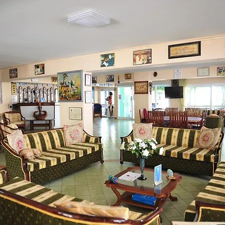 Hotel Kasgar Court