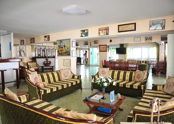 מלון Kasgar Court