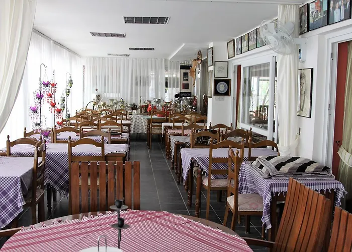 Kasgar Court מלון