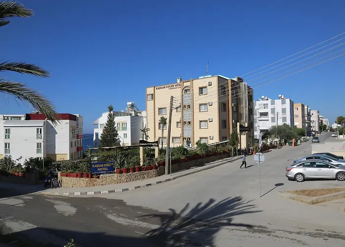 Kasgar Court מלון 2*