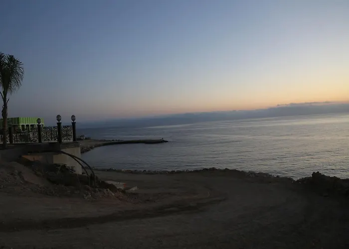 Kasgar Court מלון 2*