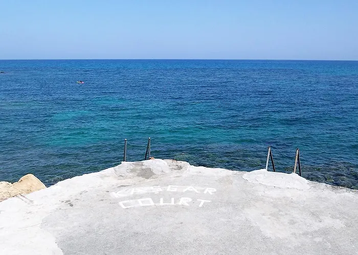 Kasgar Court מלון 2*